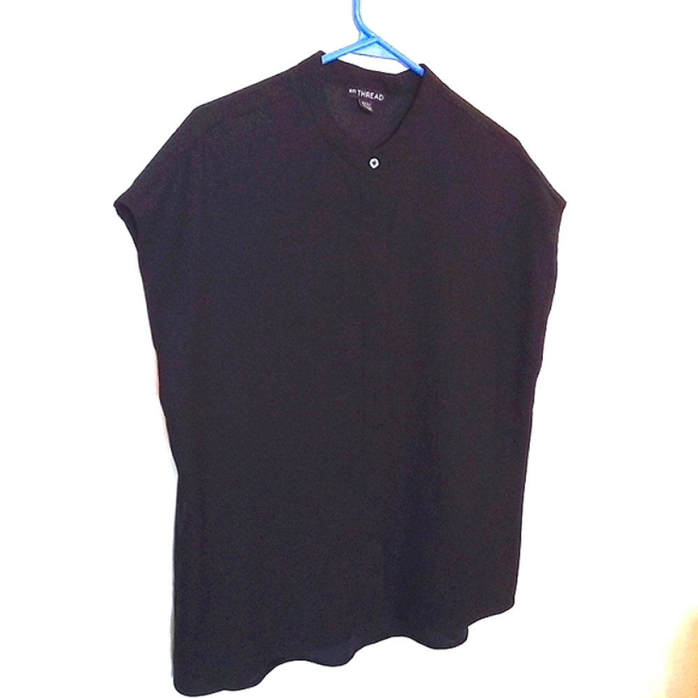 en THREAD Women's Black Boxy Shape Crew Neck Cap Sleeve Blouse Medium
